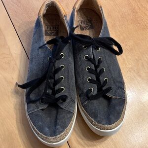 Women’s Reef Gray Cushion Sunset Canvas Lace-Up Sneakers. Size 9
